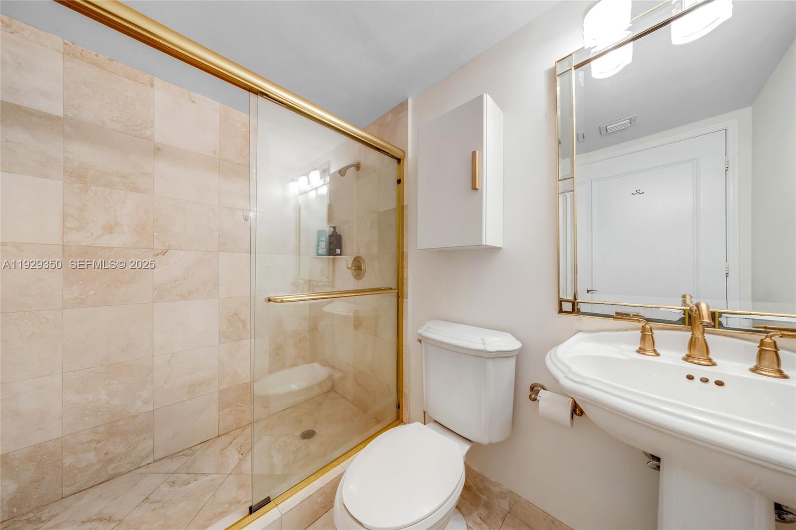 THE PINNACLE CONDO - Residential Lease