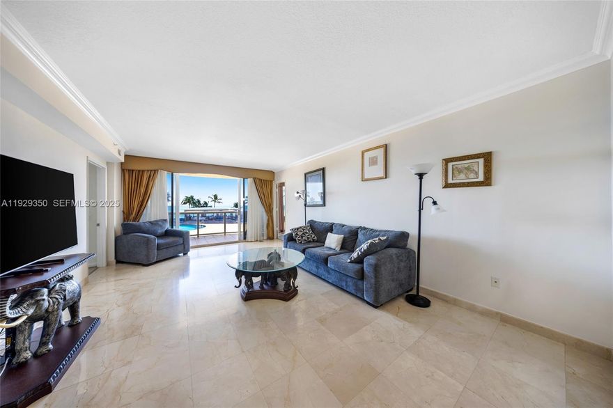 Fully furnished 3-bedroom residence at The Pinnacle in Sunny Isles Beach with stunning direct ocean views.
Bright open layout, private balcony, and move-in ready condition.
Amenities include private beach service, oceanfront pool, fitness center, spa, tennis courts, concierge, and 24/7 security.
Prime location — steps from shops, restaurants, and top schools.