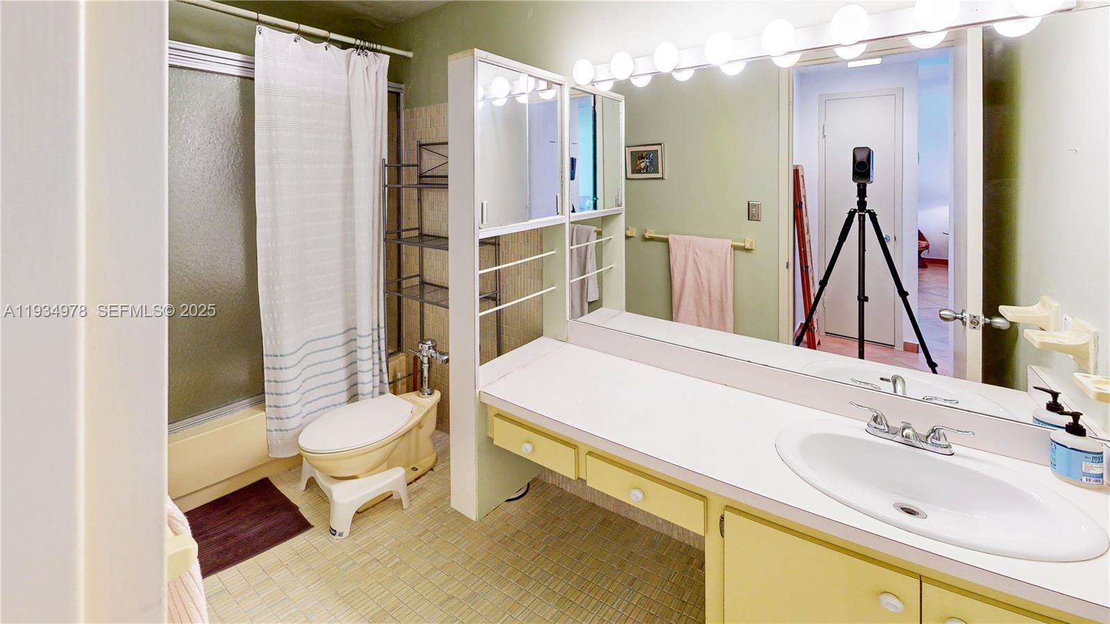 BAY PARK TOWERS CONDO - Residential