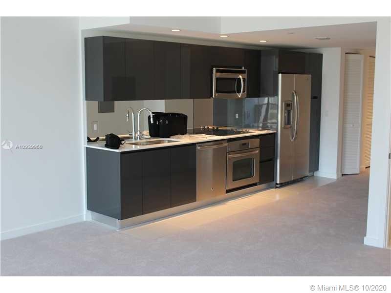 SPECTACULAR UNIT AT MY BRICKELL !! FRESHLY PAINTED, TOP OF THE LINE APPLIANCES AND GREAT AMINITIES!! WONT LAST!