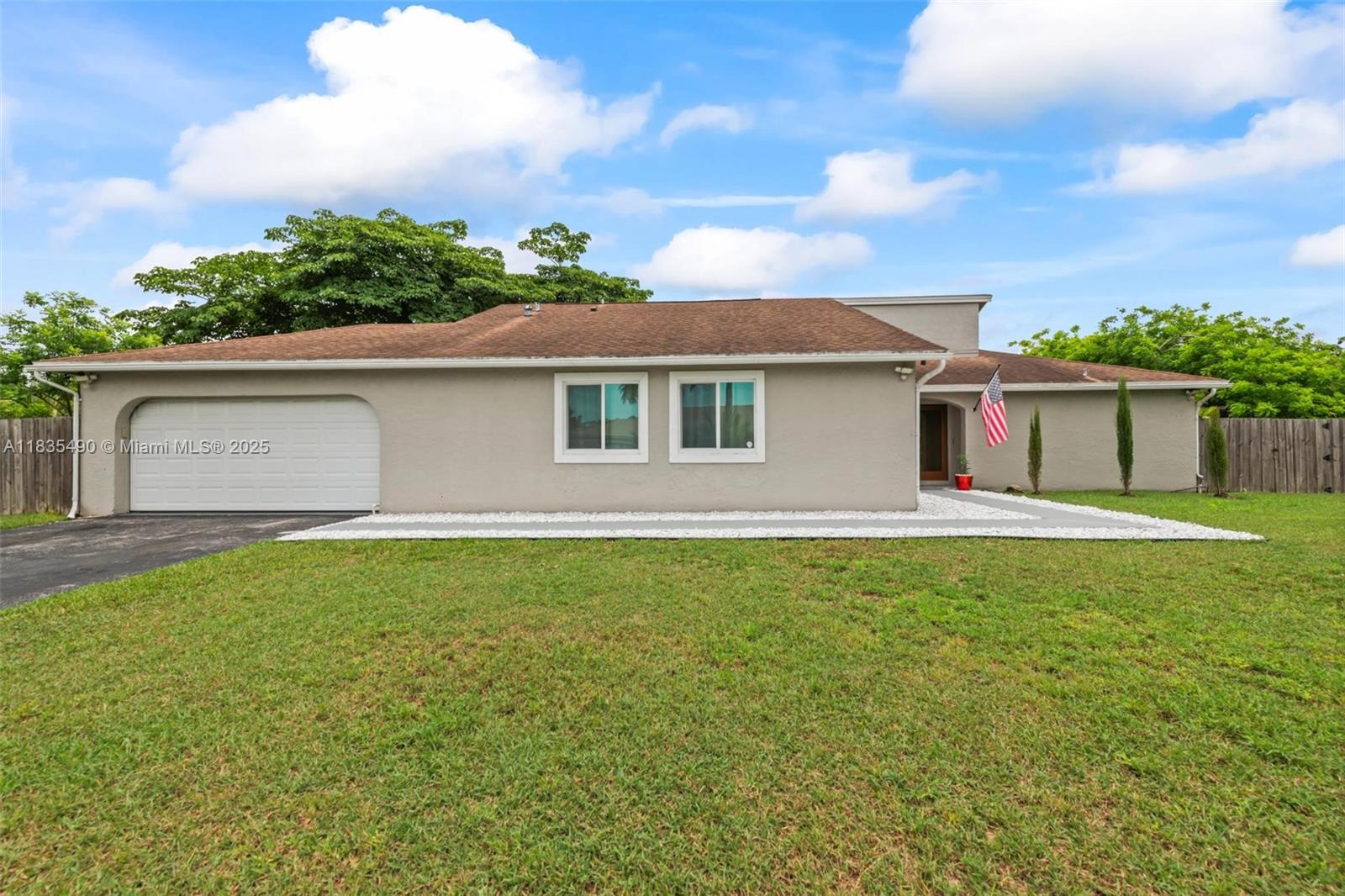 Spacious 4/2 Home With Renovated Kitchen Featuring Stainless Steel Appliances. Big Closet Space Throughout. Double Garage Converted For Extra Versatility – Perfect As An Office, Gym, Or Workshop. No HOA, Giving You Freedom To Personalize And Remodel. Located In Homestead Near Great Schools, Shopping, And Dining. This Lovely Home Offers A Bright, Open Floor Plan With Plenty Of Natural Light And Comfortable Living Spaces. Enjoy A Quiet, Friendly Neighborhood. Perfect For Families Seeking Comfort And Space In A Growing Community. Great Potential Income Opportunity With Space To Rent Or Use As A Home Office. Don’t Miss Out – Call Now And Make This Home Yours! Easy to Show !