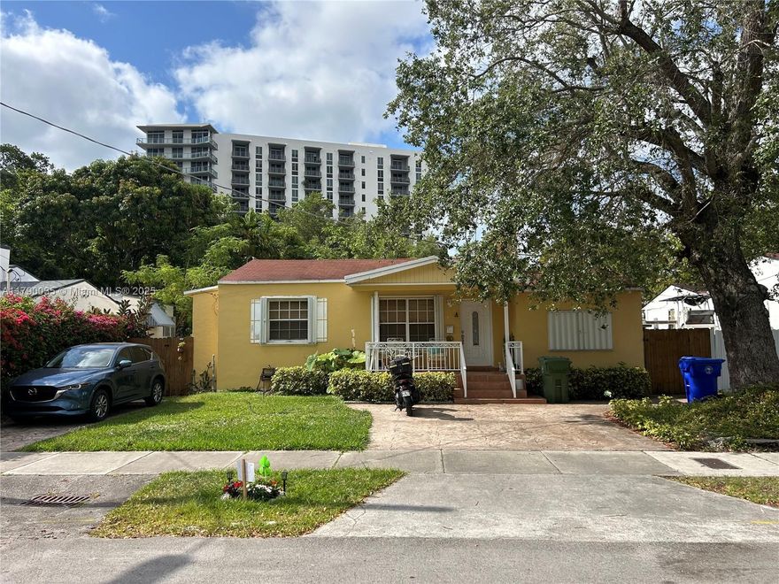 Complete rehab or developer's dream! Motivated seller. CASH ONLY. Currently occupied by month-to-month tenants. Feel free to drive by, but DO NOT knock on door or disturb the tenants. SOLD AS IS