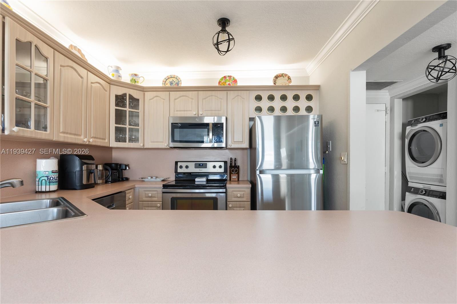 SEA AIR TOWERS CONDO - Residential Lease