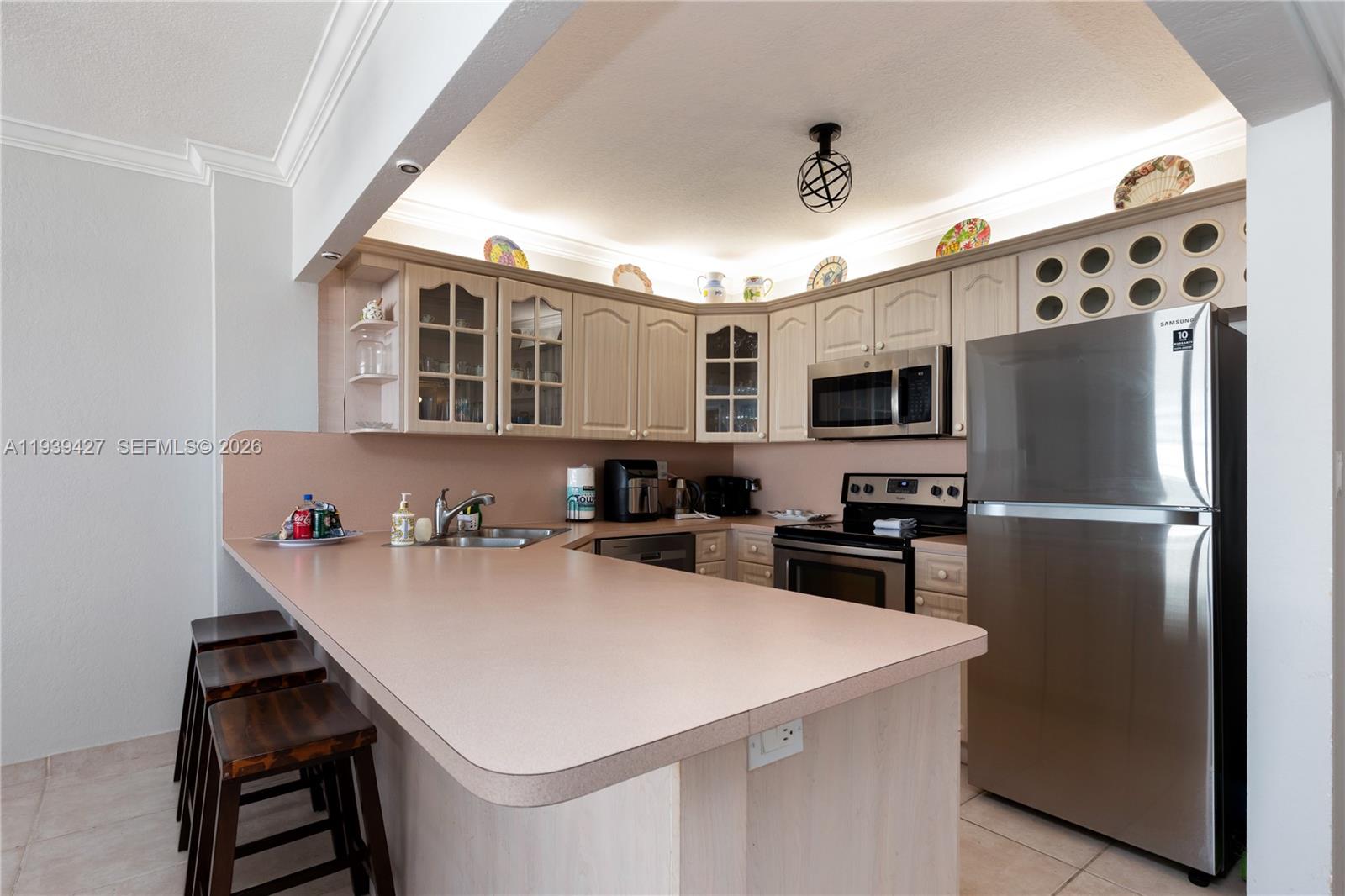 SEA AIR TOWERS CONDO - Residential Lease