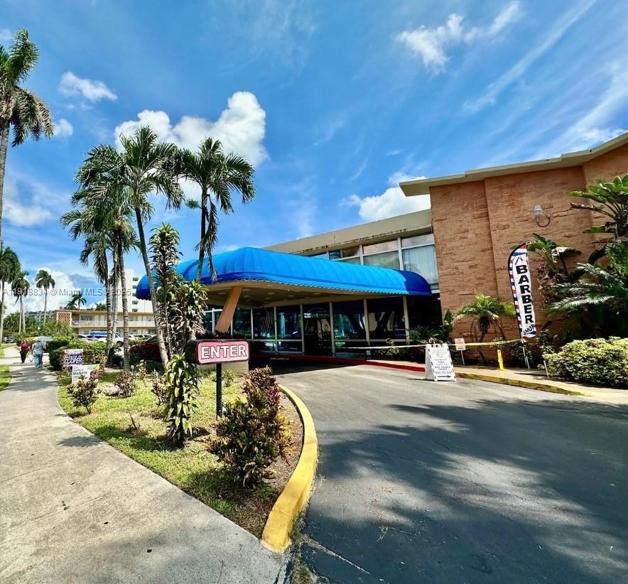 DIPLOMAT GOLF & RACQUET C - Residential