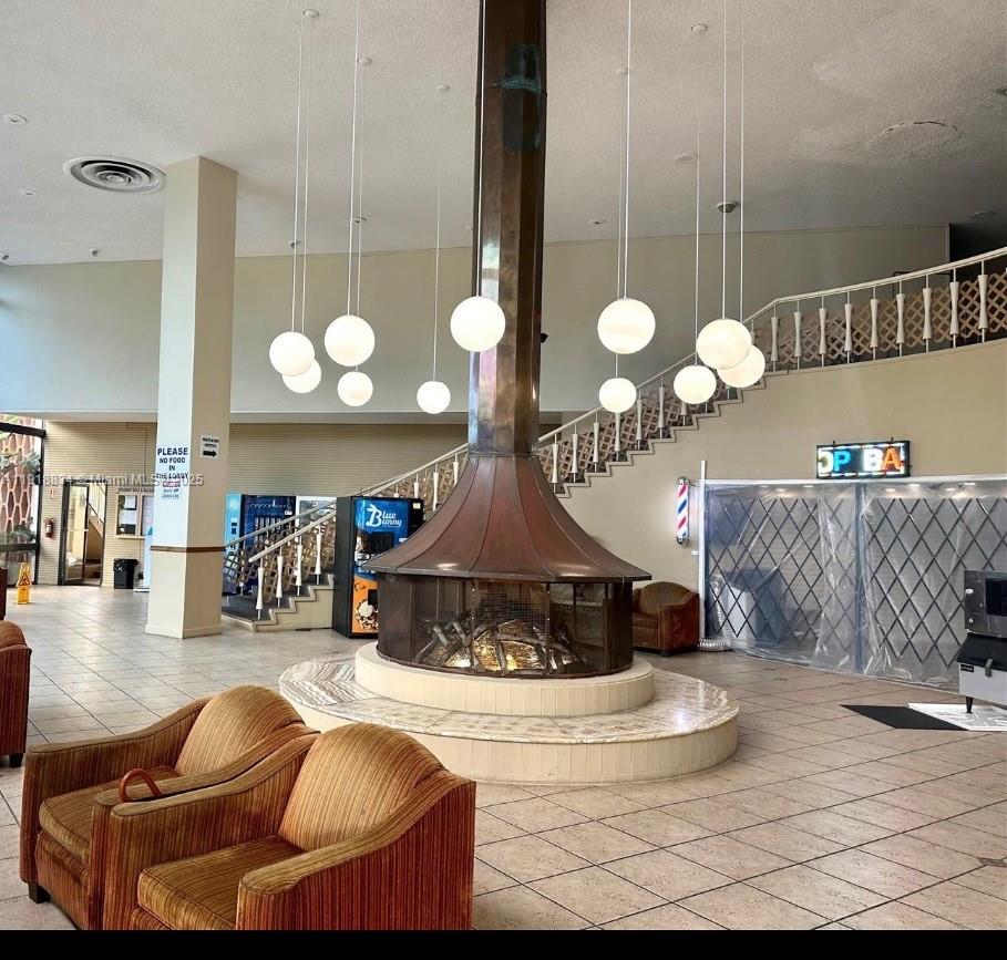 DIPLOMAT GOLF & RACQUET C - Residential