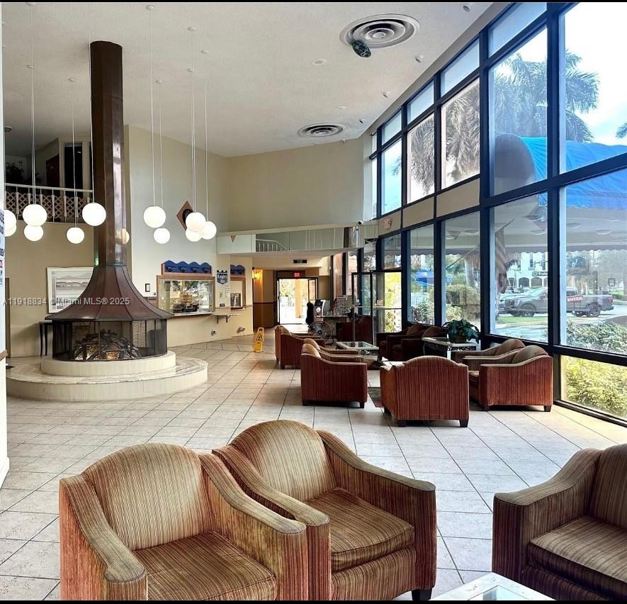 DIPLOMAT GOLF & RACQUET C - Residential