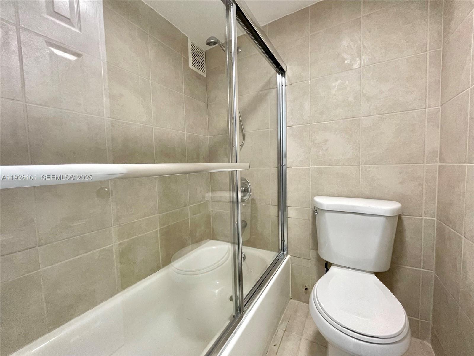 PLAZA OF AMERICAS CONDO P - Residential Lease