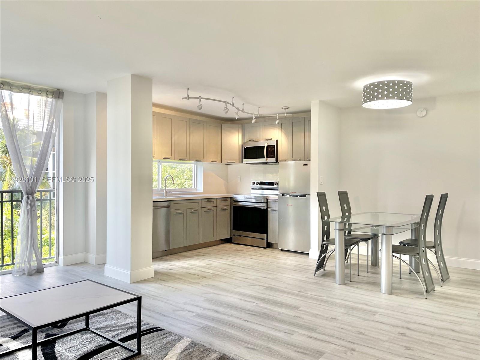 PLAZA OF AMERICAS CONDO P - Residential Lease