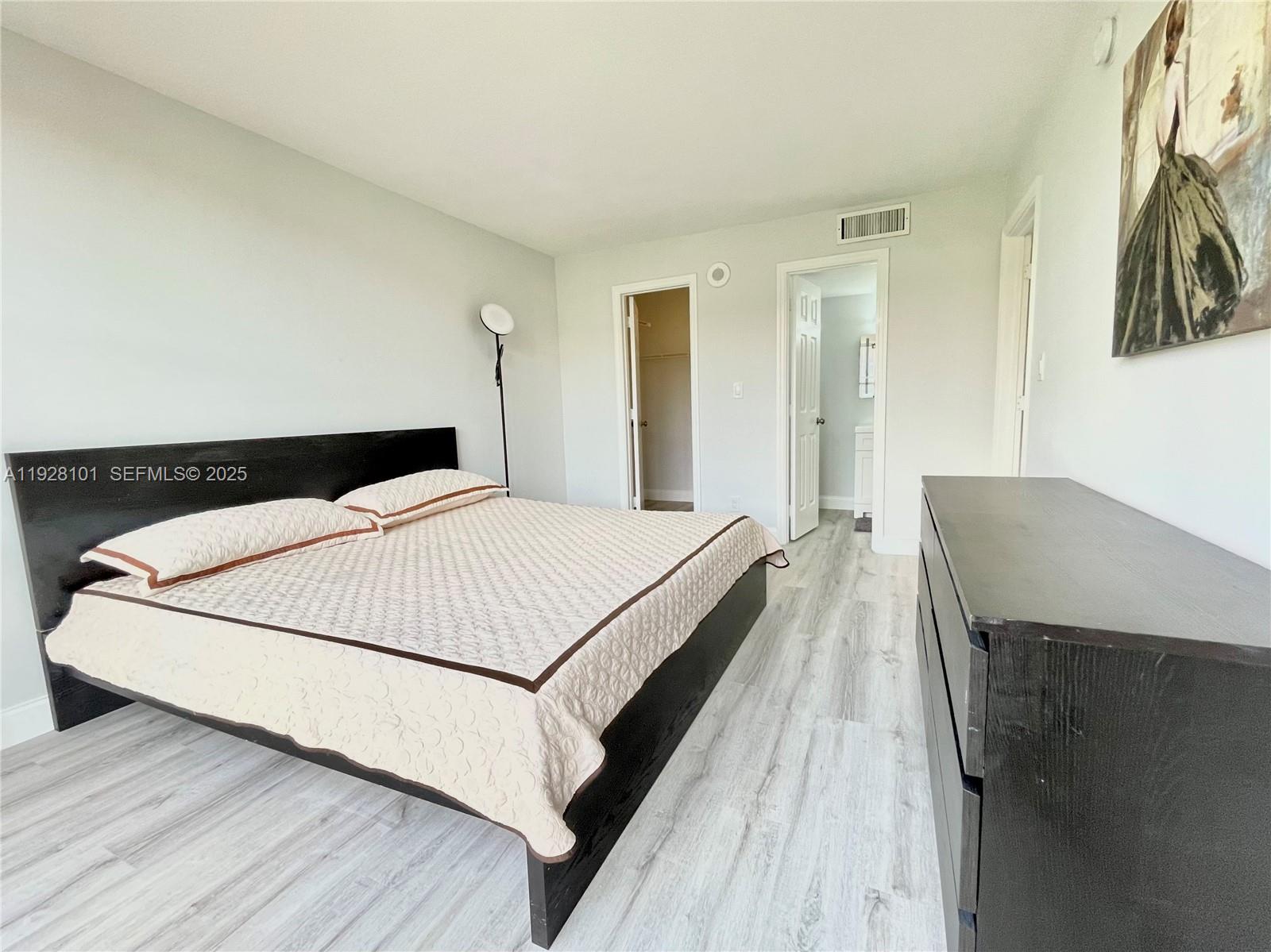 PLAZA OF AMERICAS CONDO P - Residential Lease