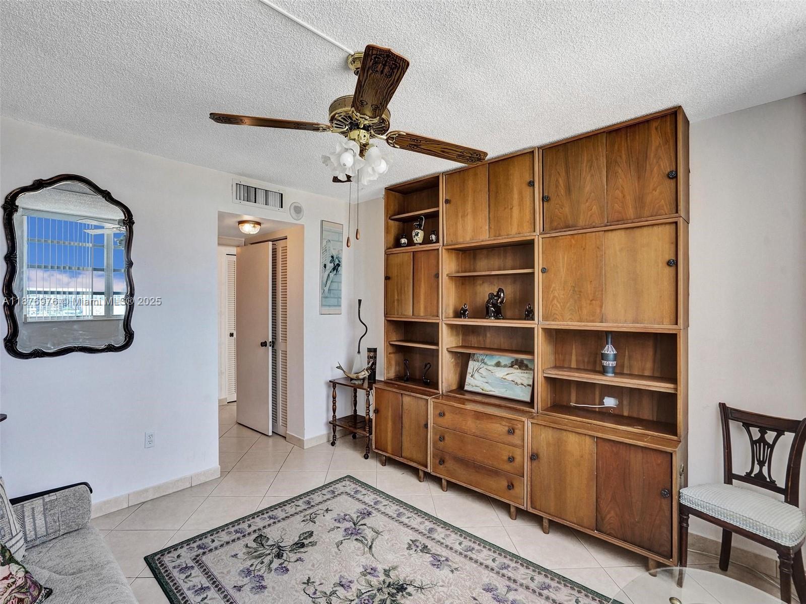 PLAZA TOWERS NORTH CONDO - Residential Lease