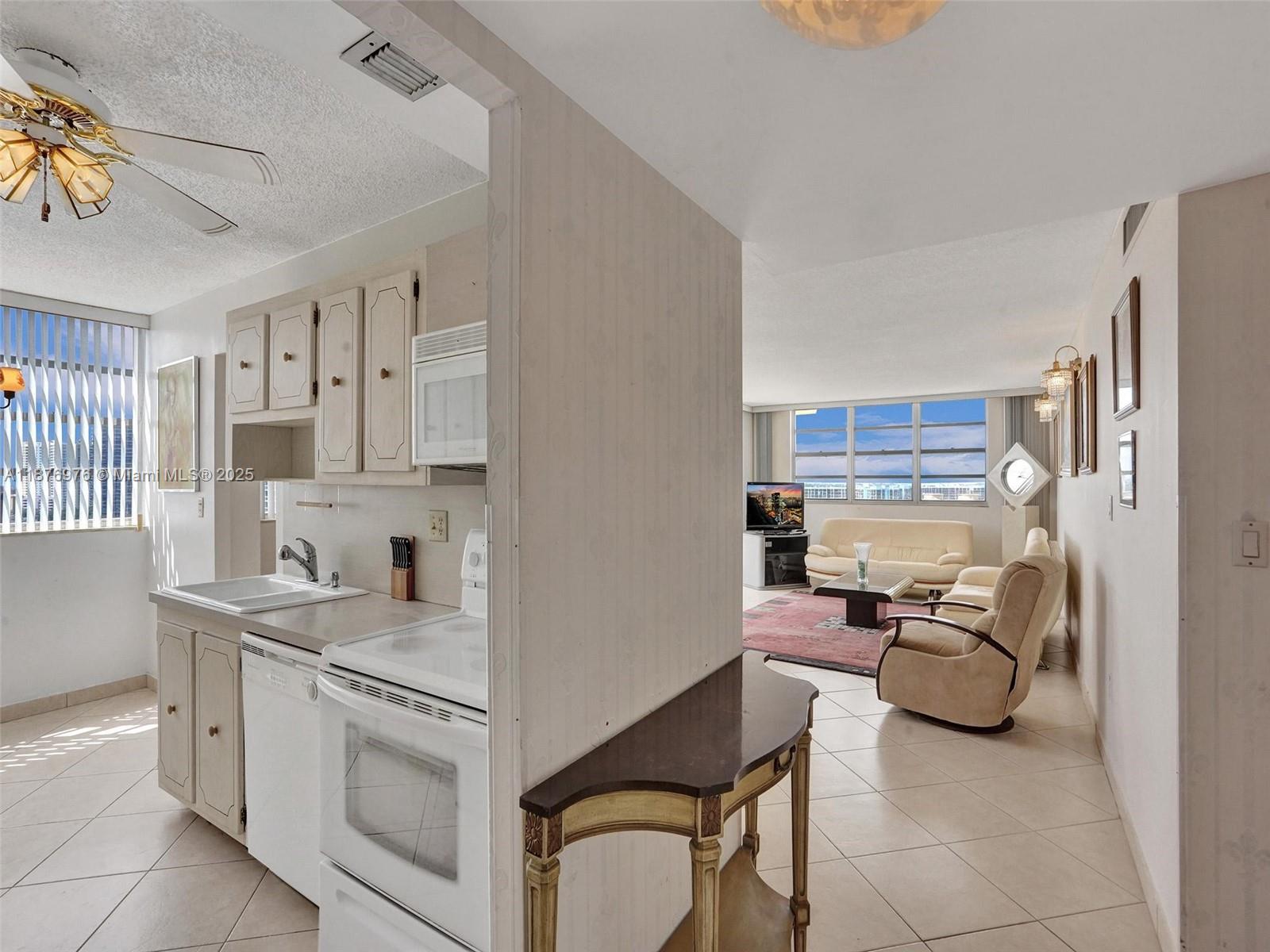 PLAZA TOWERS NORTH CONDO - Residential Lease