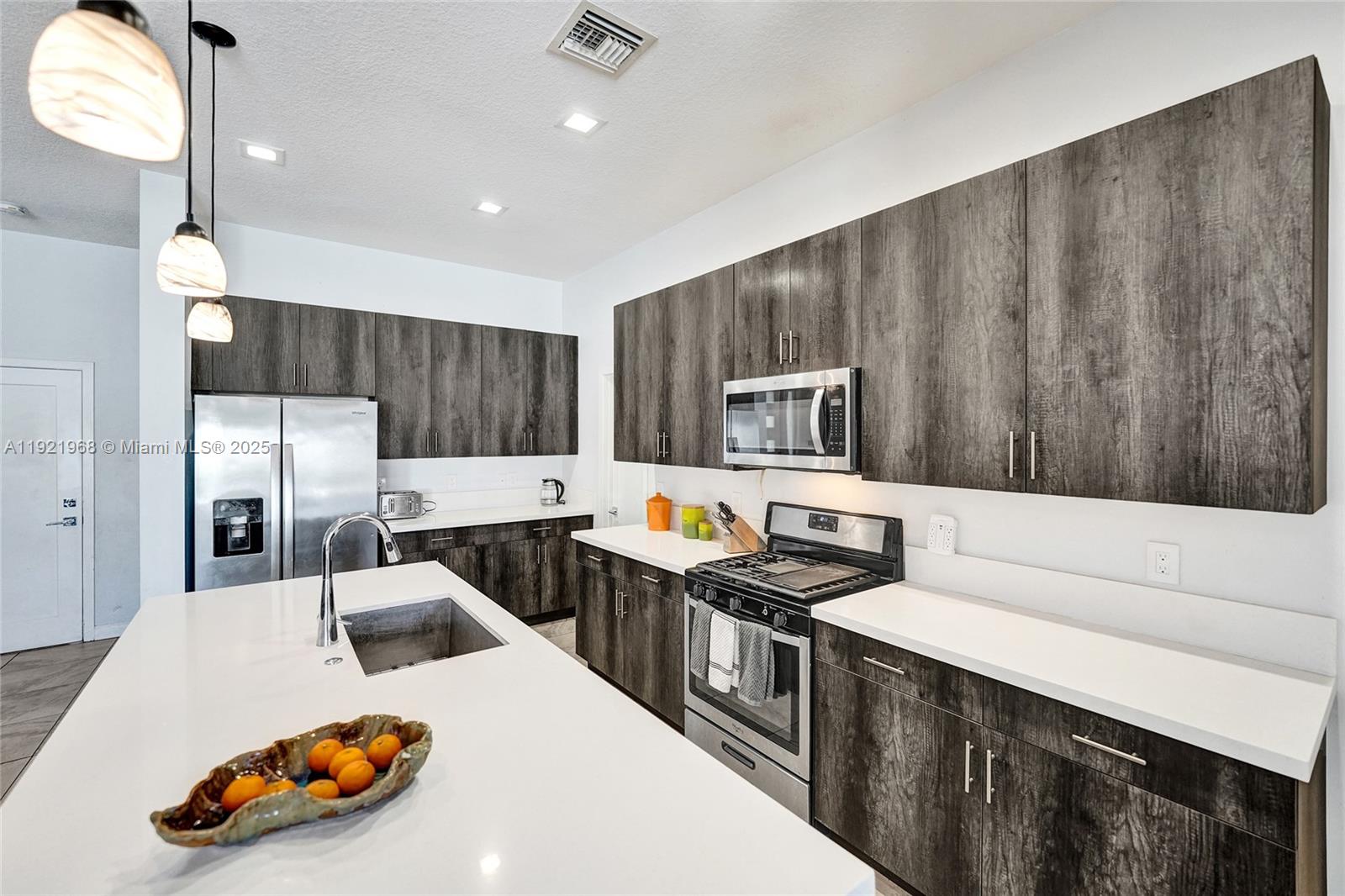 WHISPERING OAKS - Residential Lease