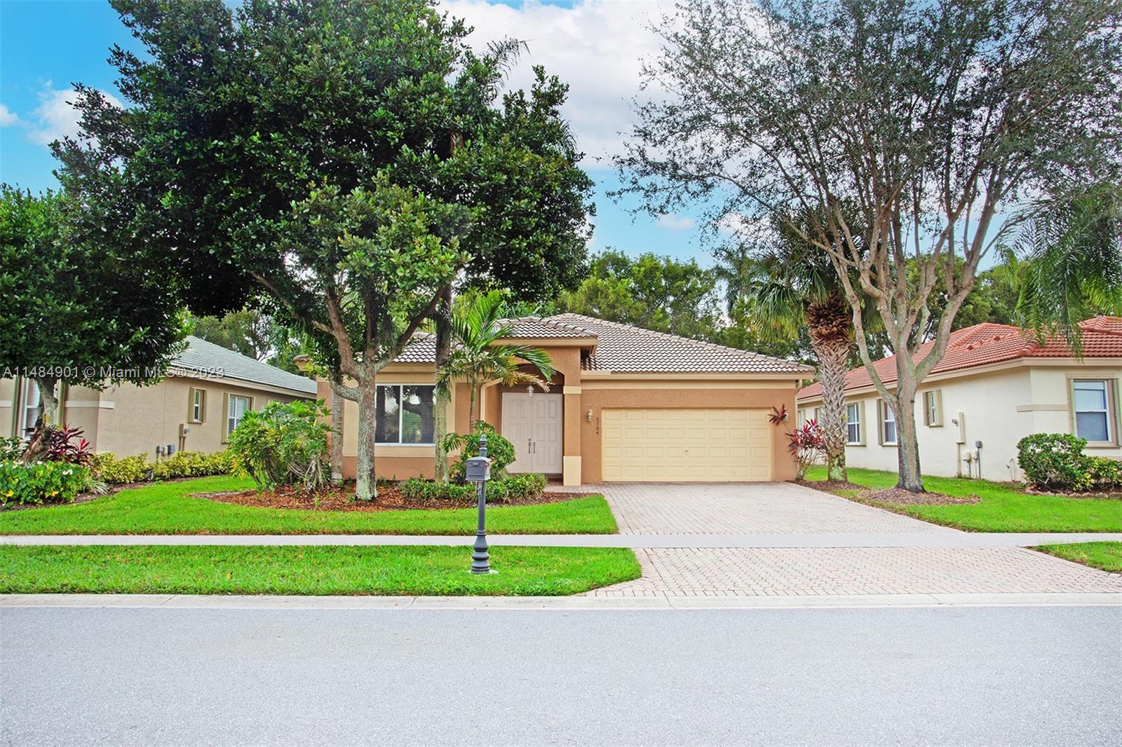 Property for Sale at 8784 Via Tuscany Dr, Boynton Beach, Palm Beach County, Florida - Bedrooms: 3 
Bathrooms: 2  - $482,500