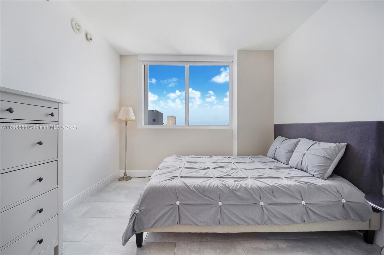 VIZCAYNE SOUTH CONDO - Residential