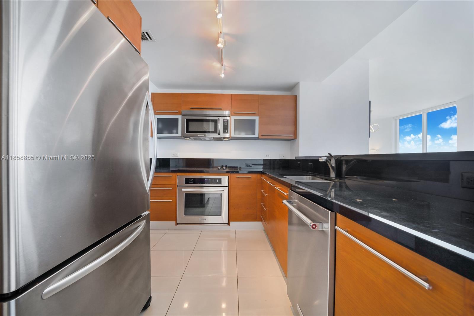 253 NE 2nd St 3302