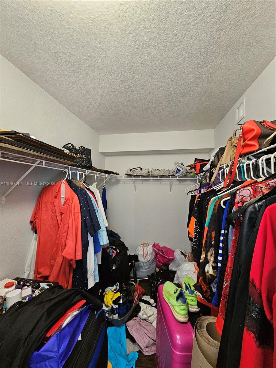 VISTA TRACE 3 CONDO - Residential Lease