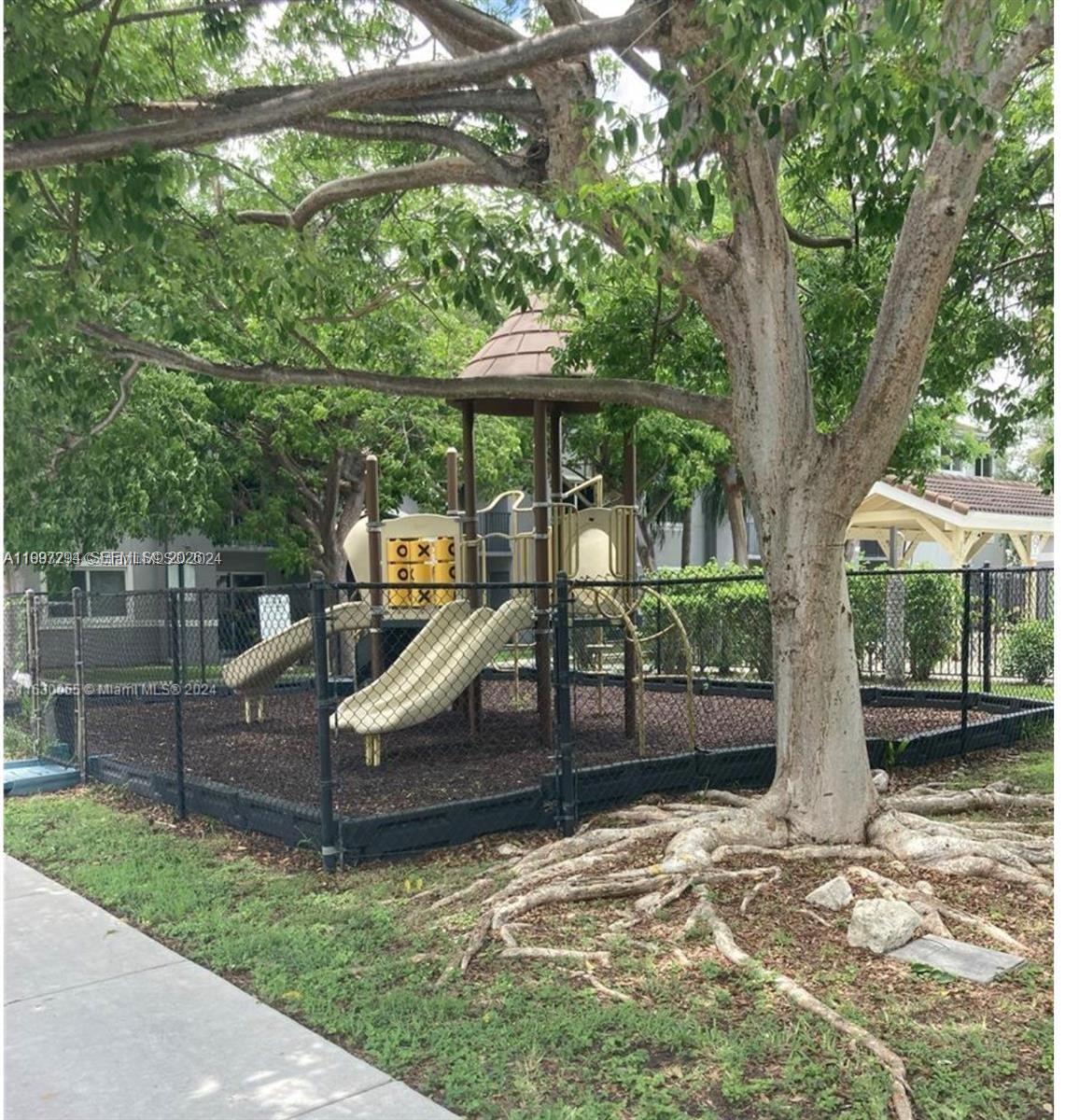 VISTA TRACE 3 CONDO - Residential Lease