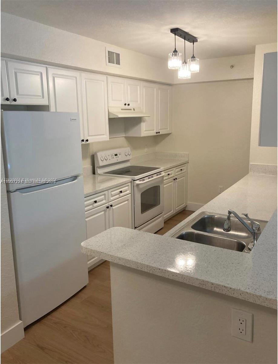 VISTA TRACE 3 CONDO - Residential Lease