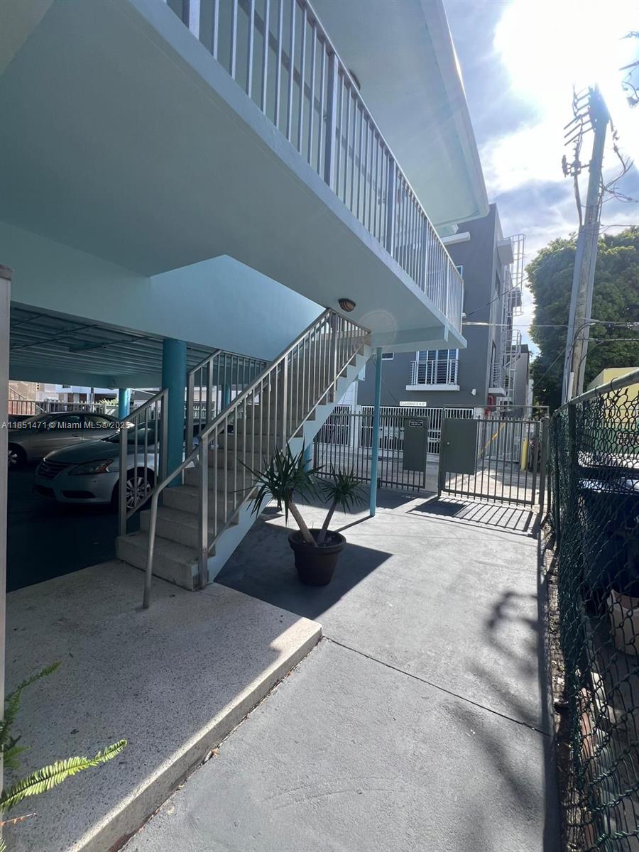 644 Meridian Ave 12
