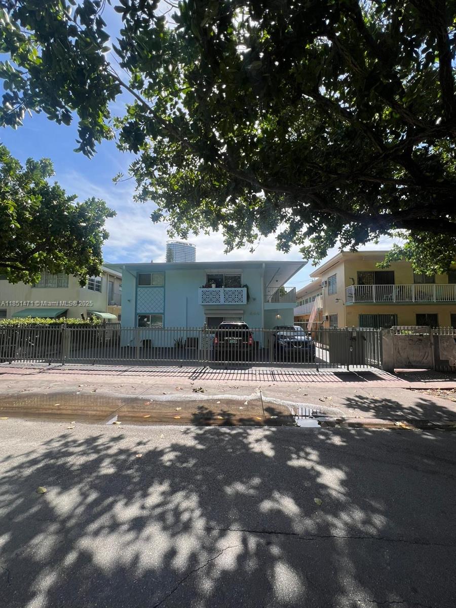 Beautiful studio apartment in Miami Beach, just a short walk from the ocean. Experience the best of Miami Beach living in this spacious condo, which features a large closet and a brand new kitchen. This pet-friendly unit includes a parking space and is conveniently located next to a city parking lot for guest access. Enjoy the safe neighborhood with stunning, tree-lined streets.