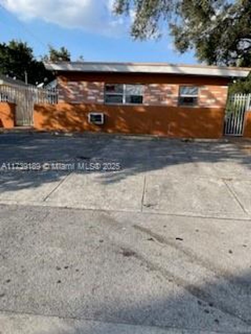 Great opportunity for this 5 Unit (Two One Bedroom One Bath and Three Efficiency) Near Bus Stop to Downtown Miami.