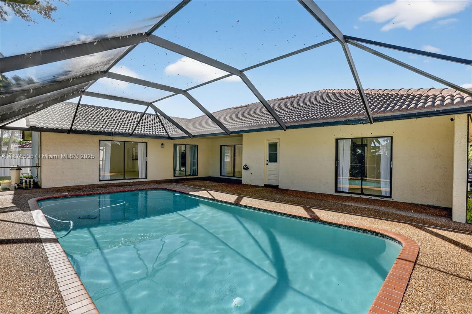 PINE RIDGE - Residential
