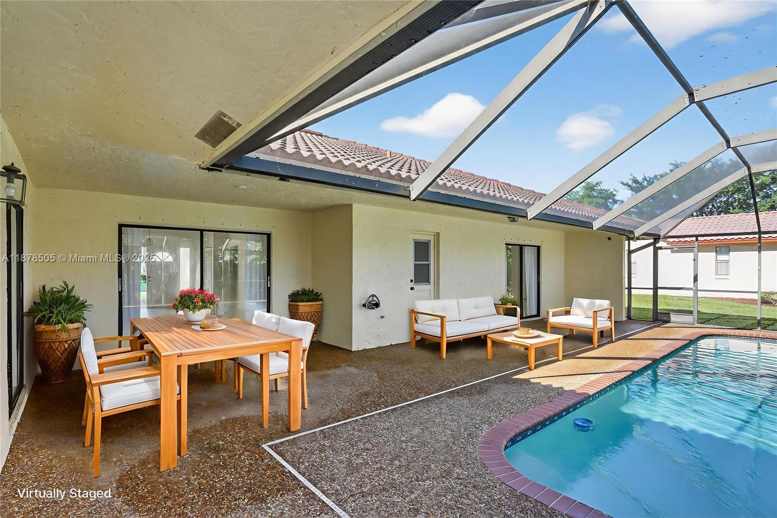 PINE RIDGE - Residential