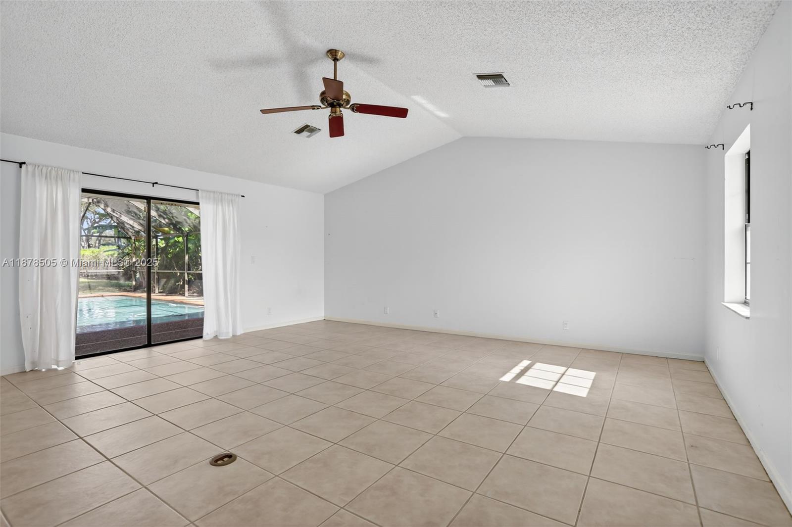 PINE RIDGE - Residential