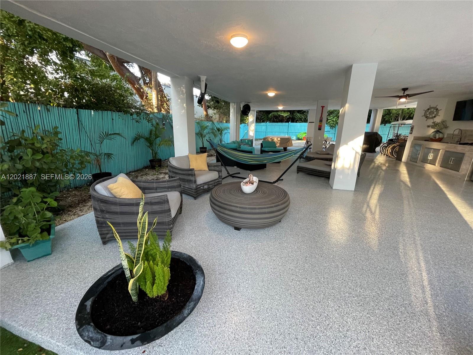 414 Coconut Dr