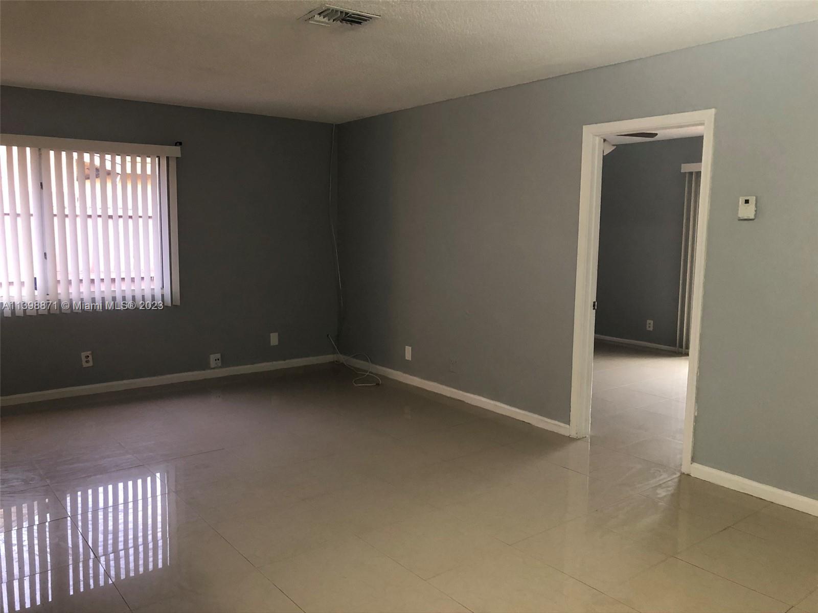 NORTH LAUDERDALE ESTATES - Residential