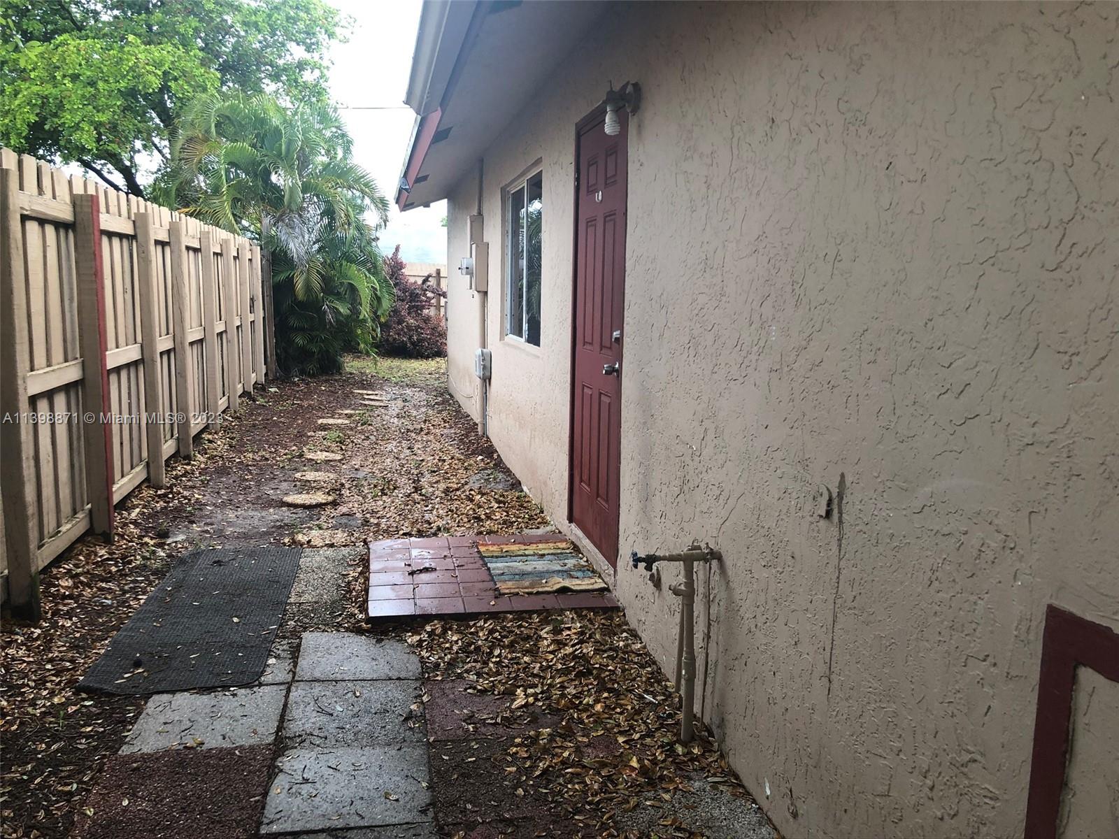 NORTH LAUDERDALE ESTATES - Residential