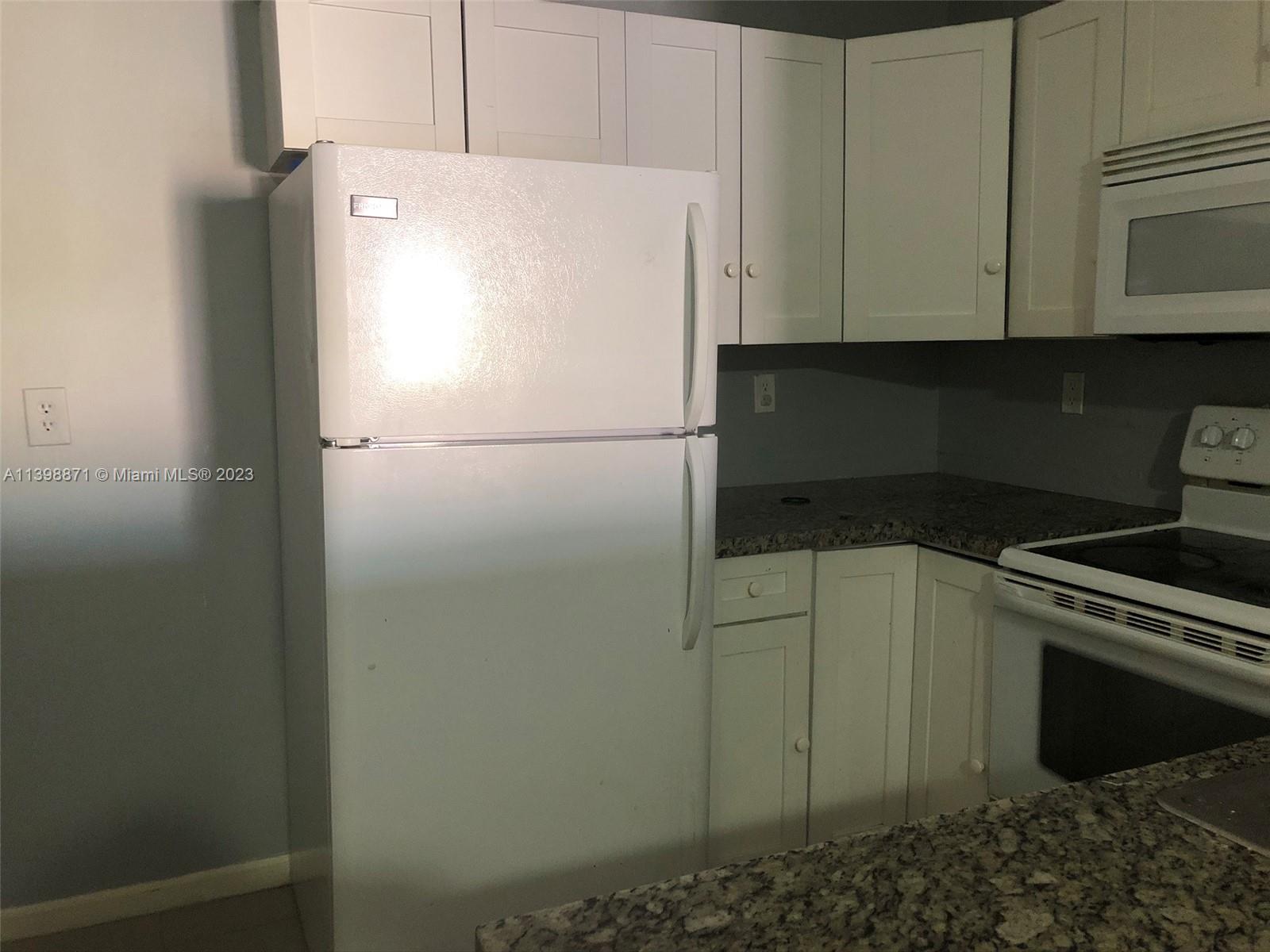 NORTH LAUDERDALE ESTATES - Residential