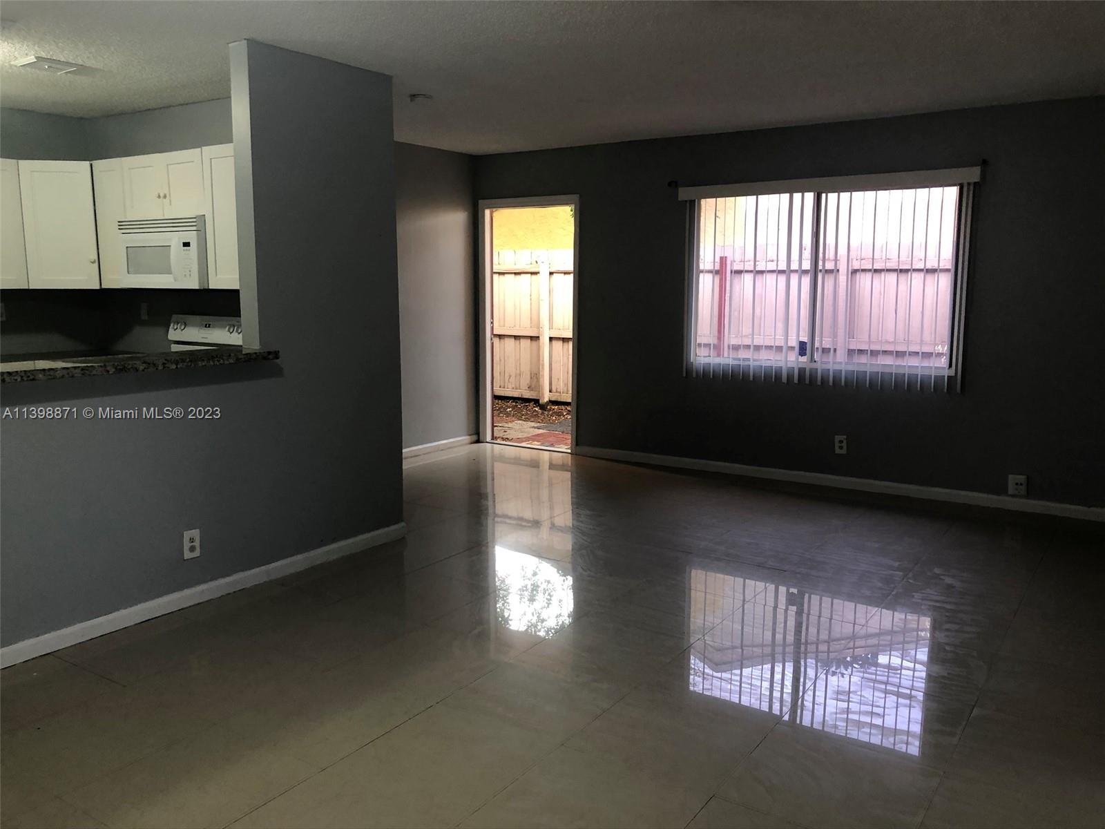 NORTH LAUDERDALE ESTATES - Residential