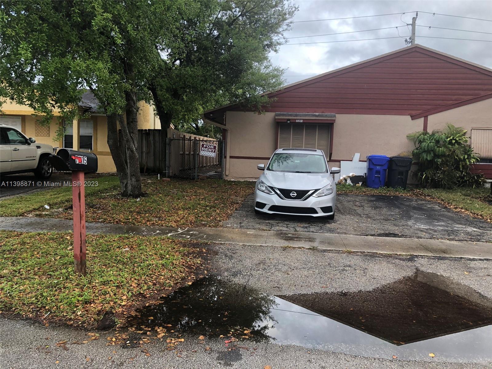 NORTH LAUDERDALE ESTATES - Residential