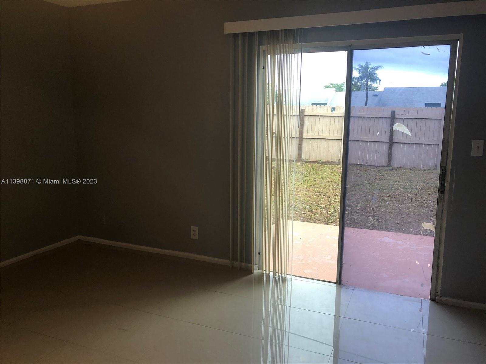 NORTH LAUDERDALE ESTATES - Residential