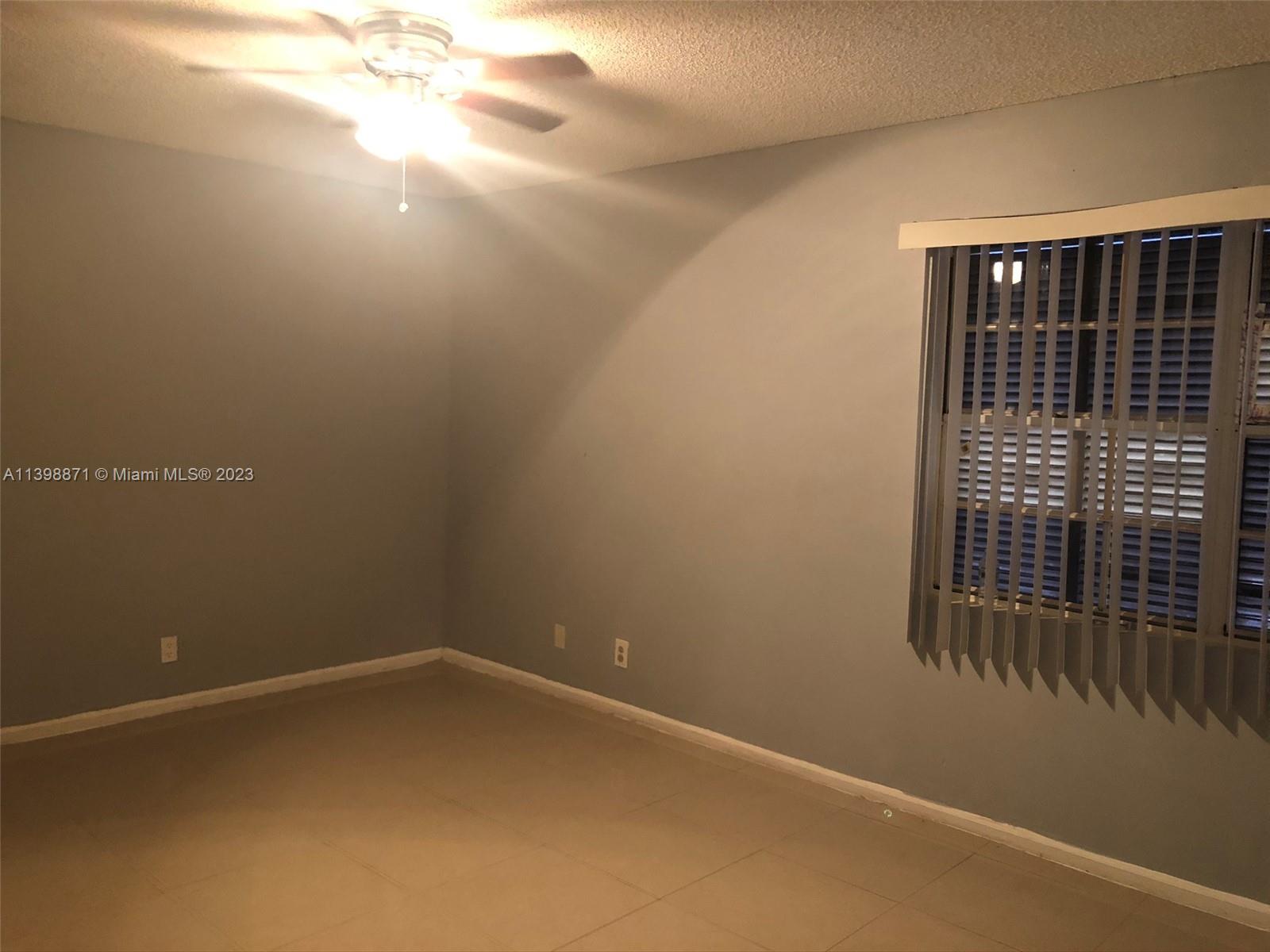 NORTH LAUDERDALE ESTATES - Residential