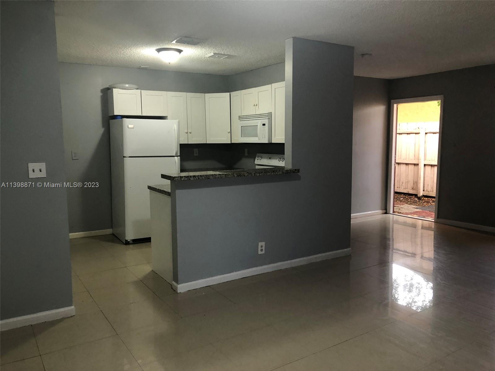 NORTH LAUDERDALE ESTATES - Residential