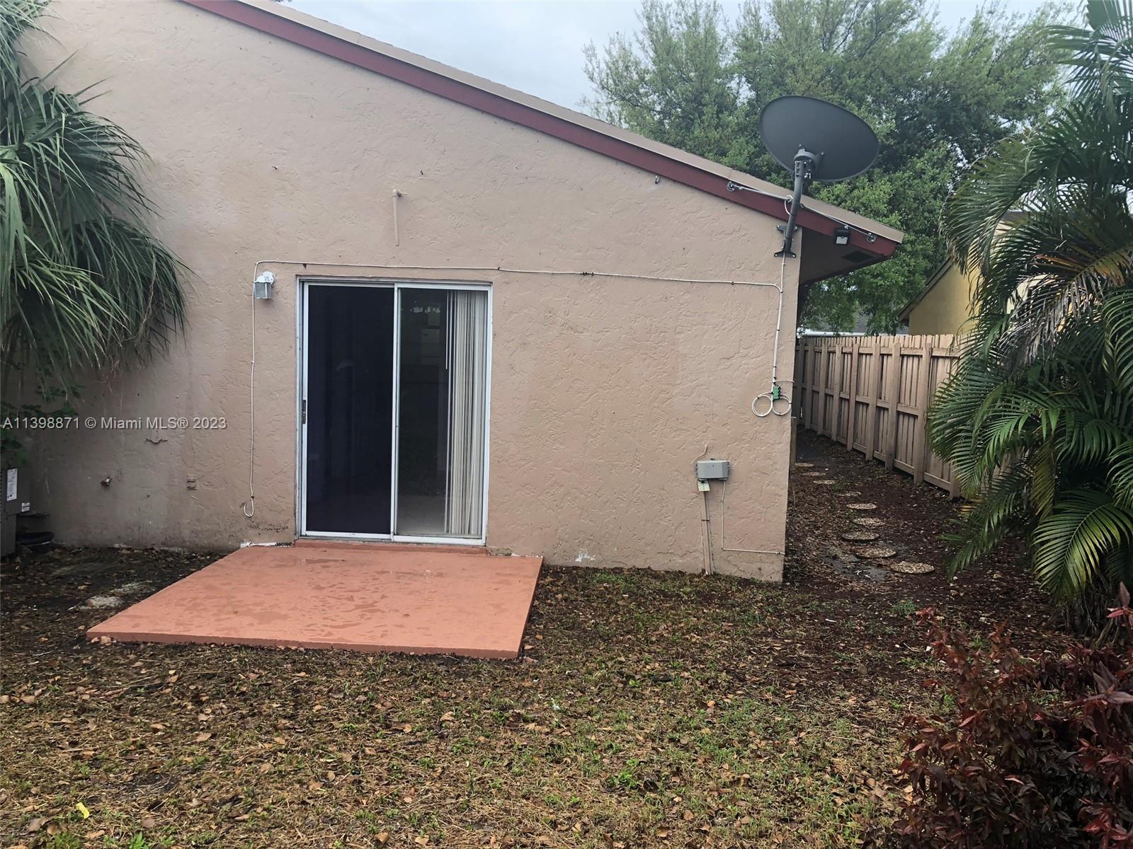 NORTH LAUDERDALE ESTATES - Residential