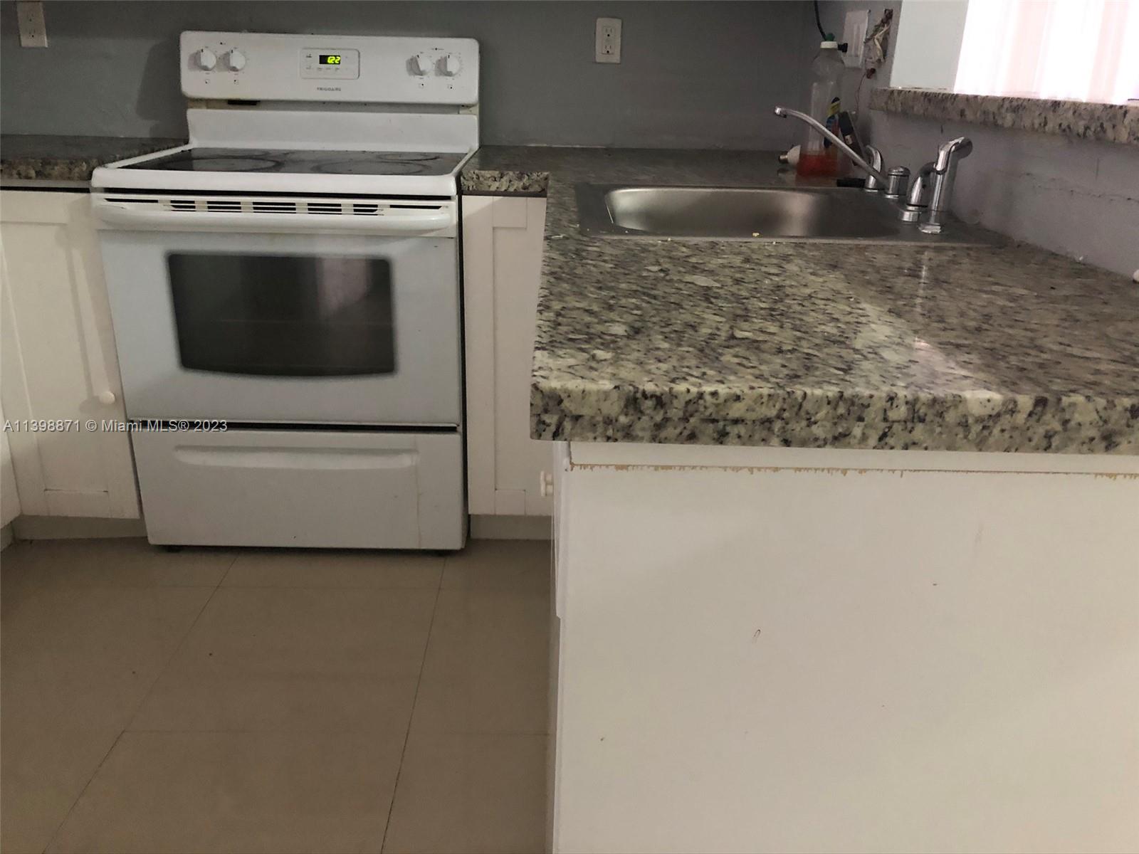 NORTH LAUDERDALE ESTATES - Residential