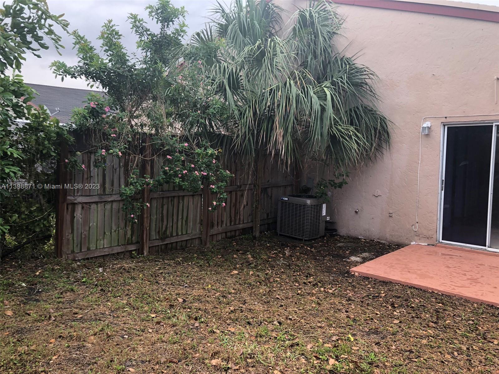 NORTH LAUDERDALE ESTATES - Residential