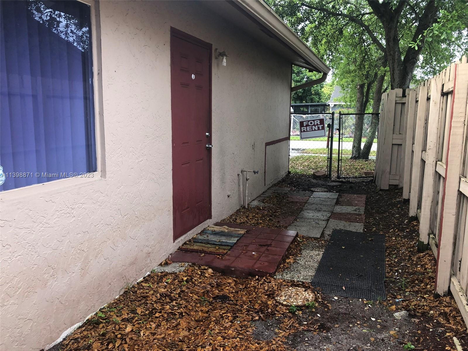 NORTH LAUDERDALE ESTATES - Residential