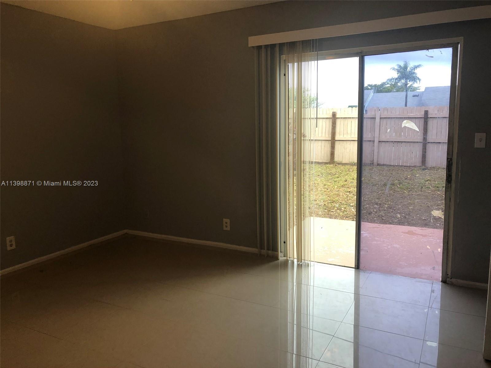 NORTH LAUDERDALE ESTATES - Residential