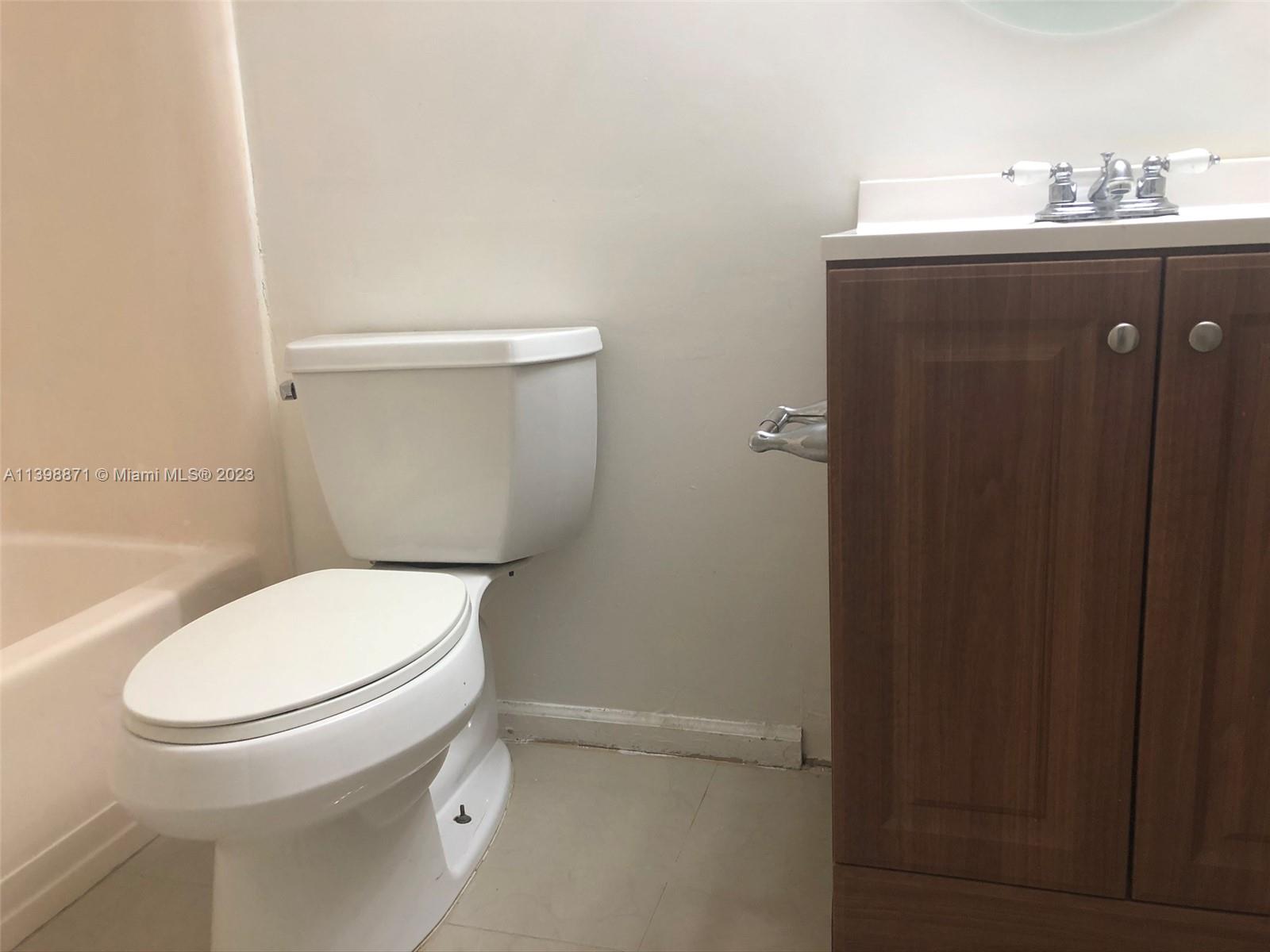 NORTH LAUDERDALE ESTATES - Residential