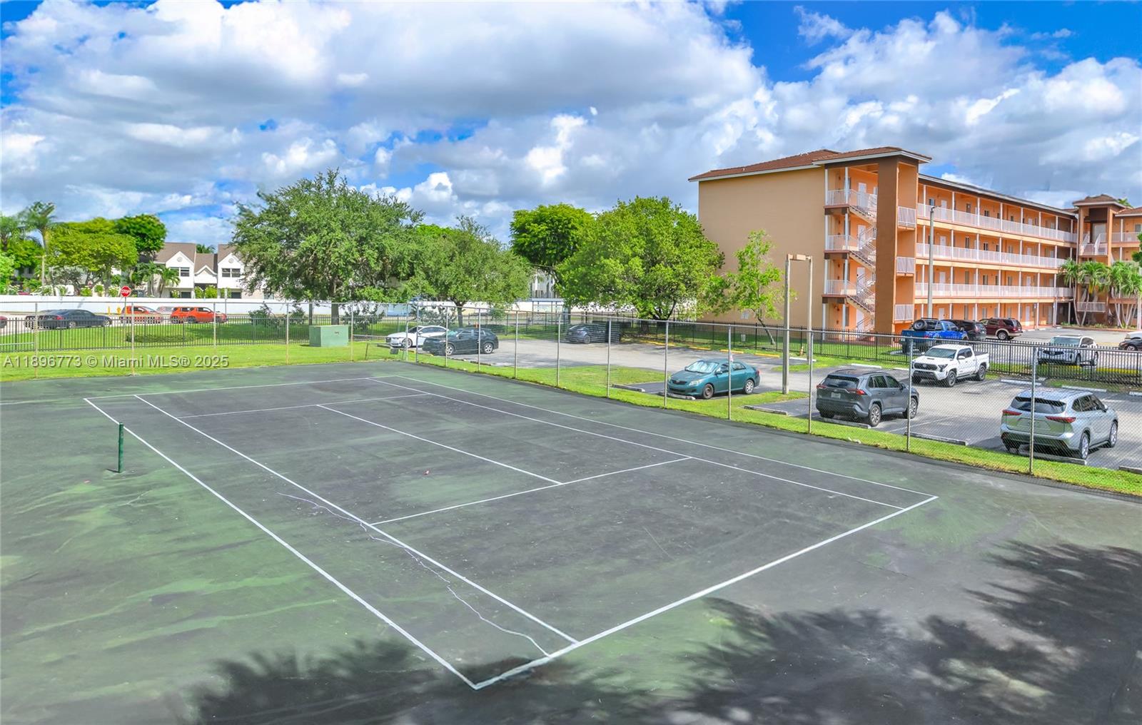 COUNTRY LANE CONDO #2 - Residential