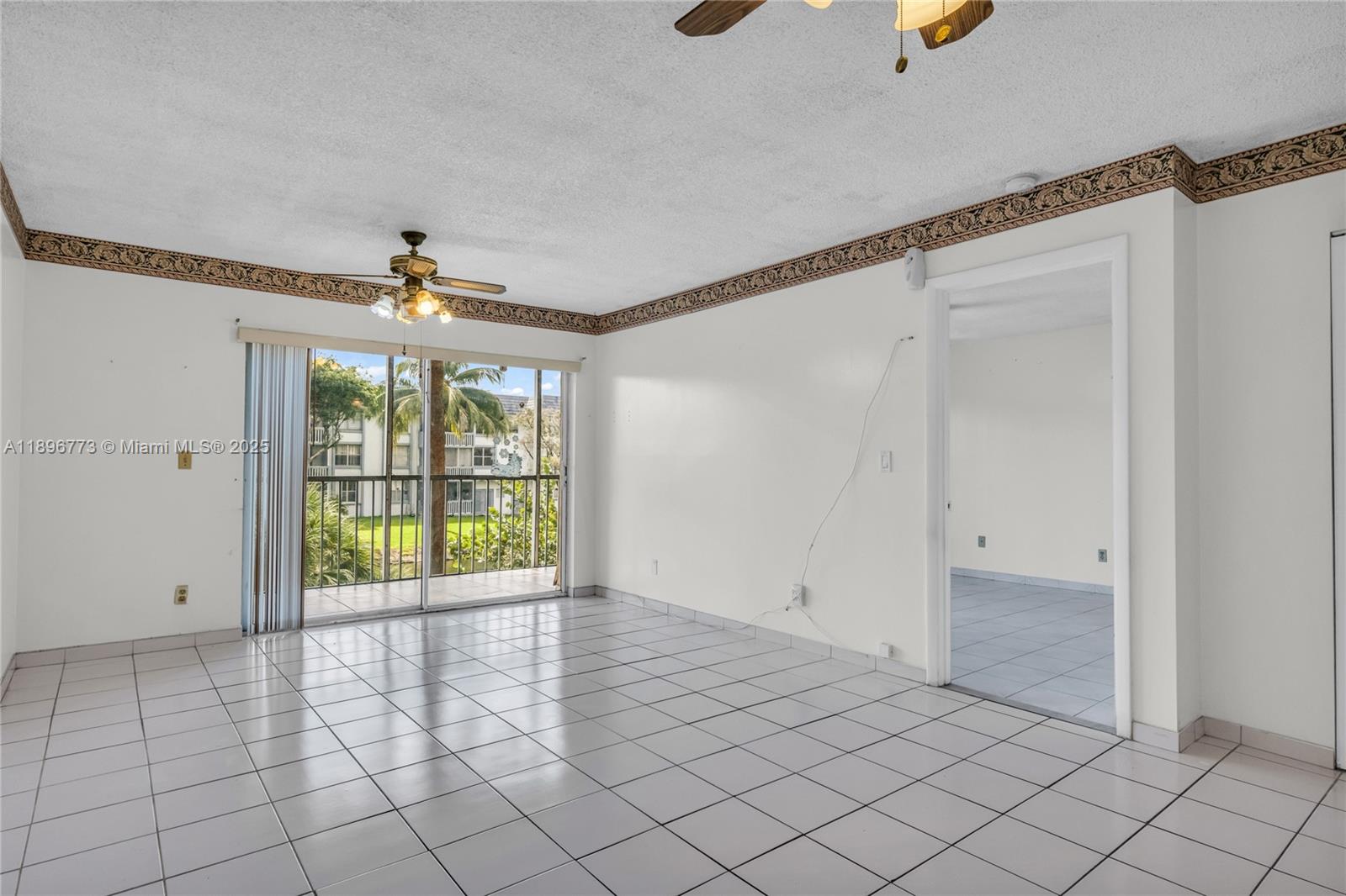 17000 NW 67th Ave 230, Hialeah, FL, 33015/$210,000 4 17000 NW 67th Ave 230