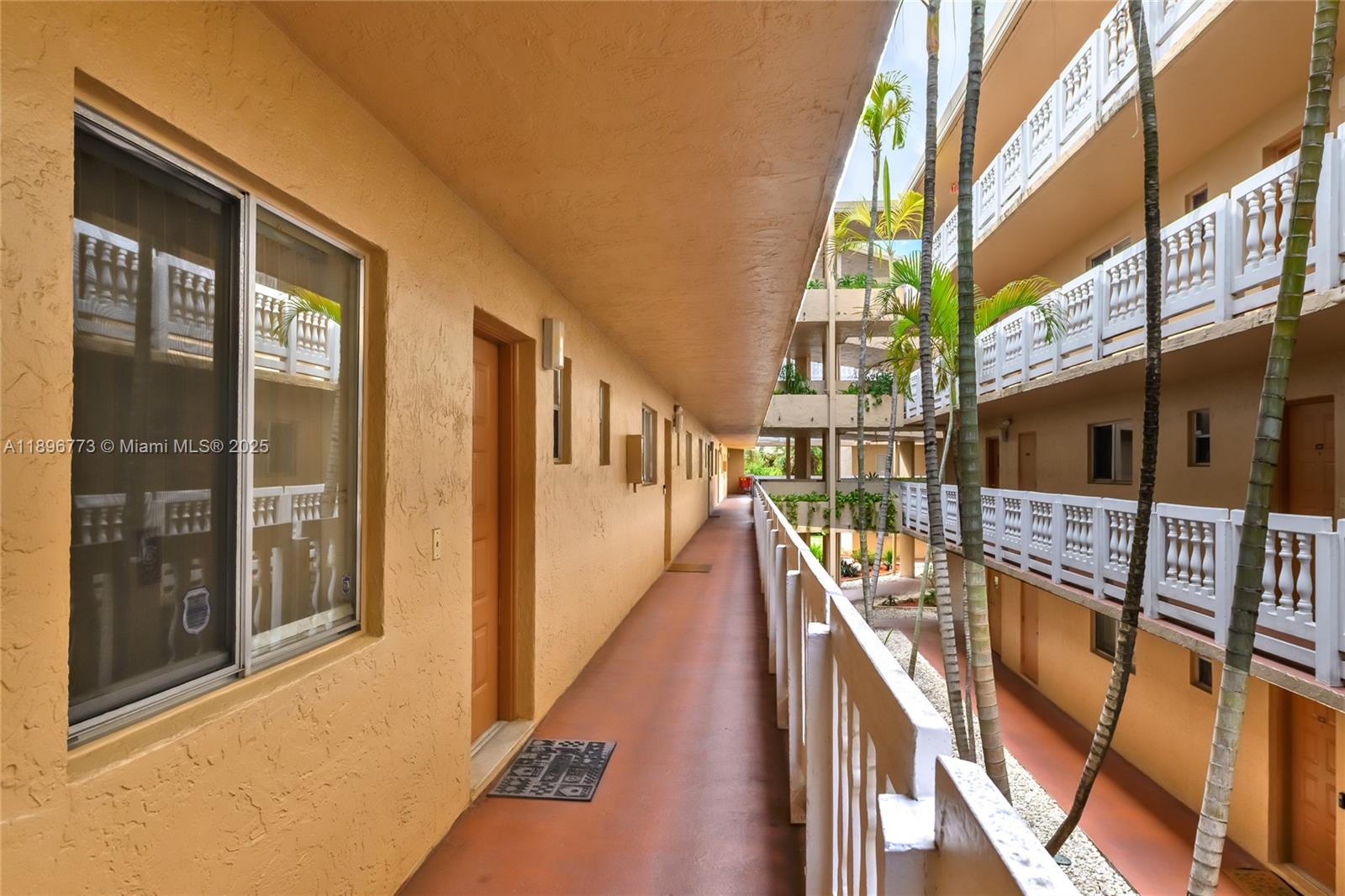 17000 NW 67th Ave 230, Hialeah, FL, 33015/$210,000 3 17000 NW 67th Ave 230