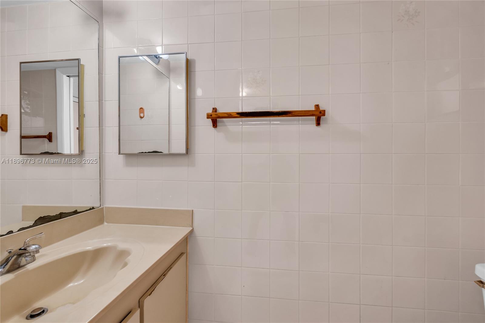 COUNTRY LANE CONDO #2 - Residential