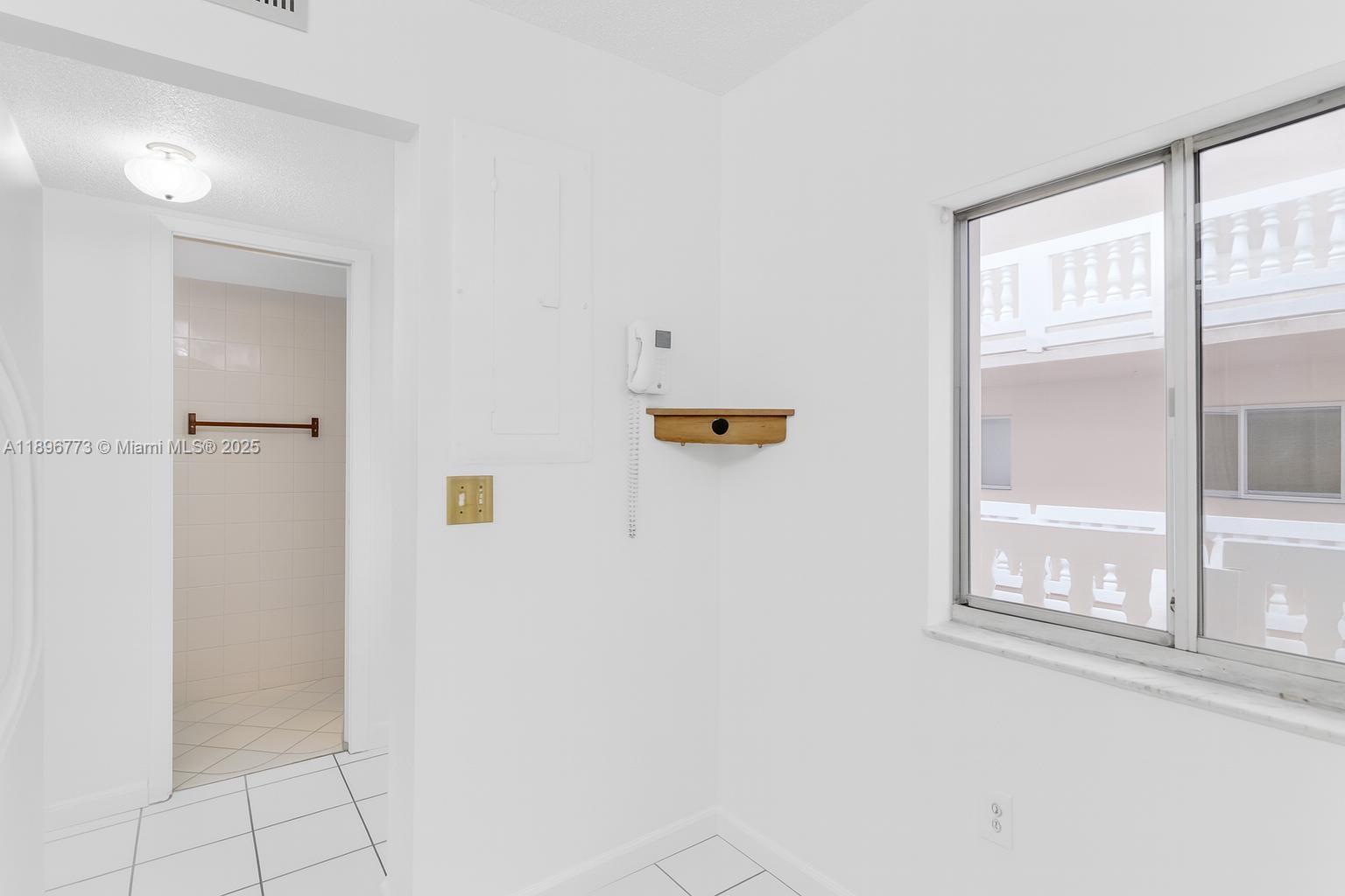 COUNTRY LANE CONDO #2 - Residential