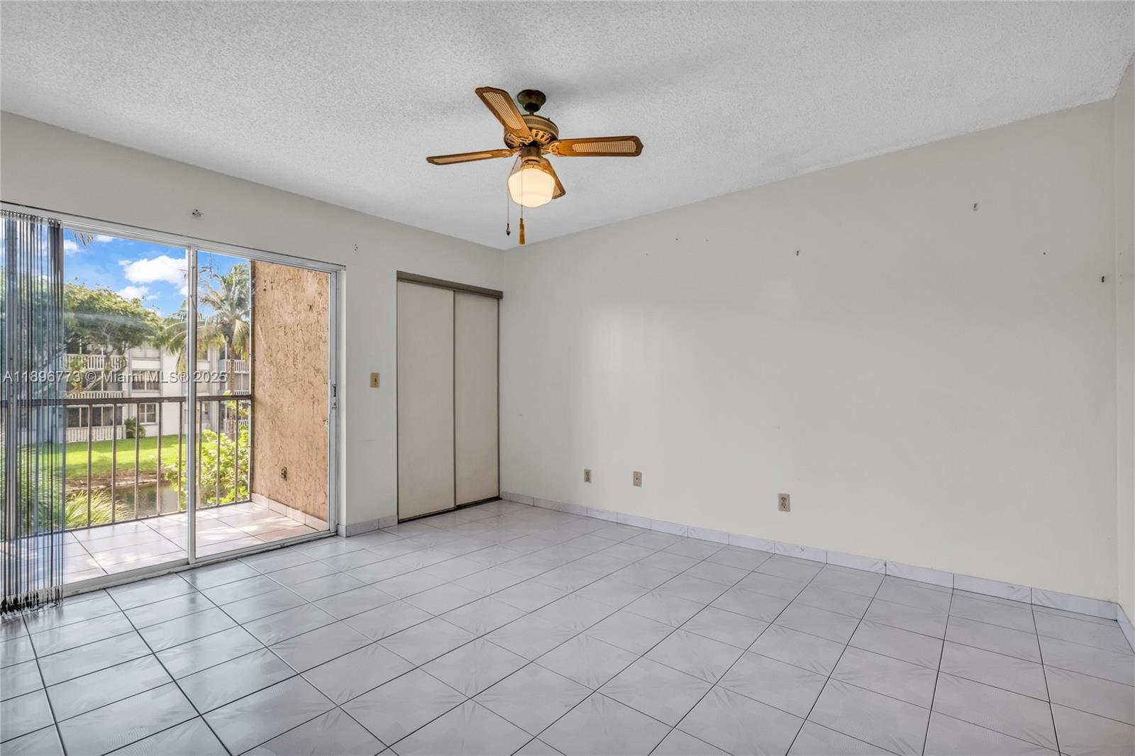 COUNTRY LANE CONDO #2 - Residential